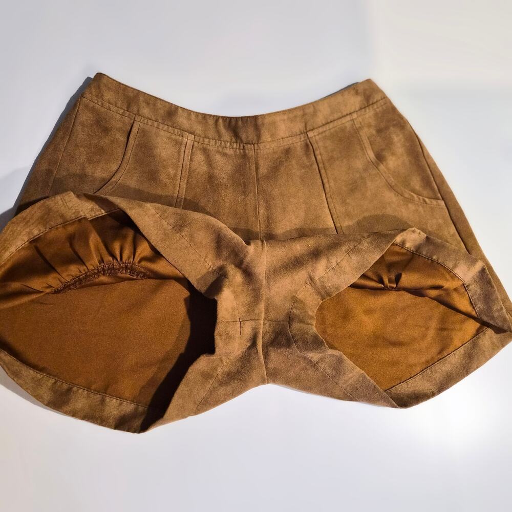 Zoe & Rose Band of Gypsies Faux Suede Ruffle Hem High Waist Shorts Camel M - Picture 2 of 8